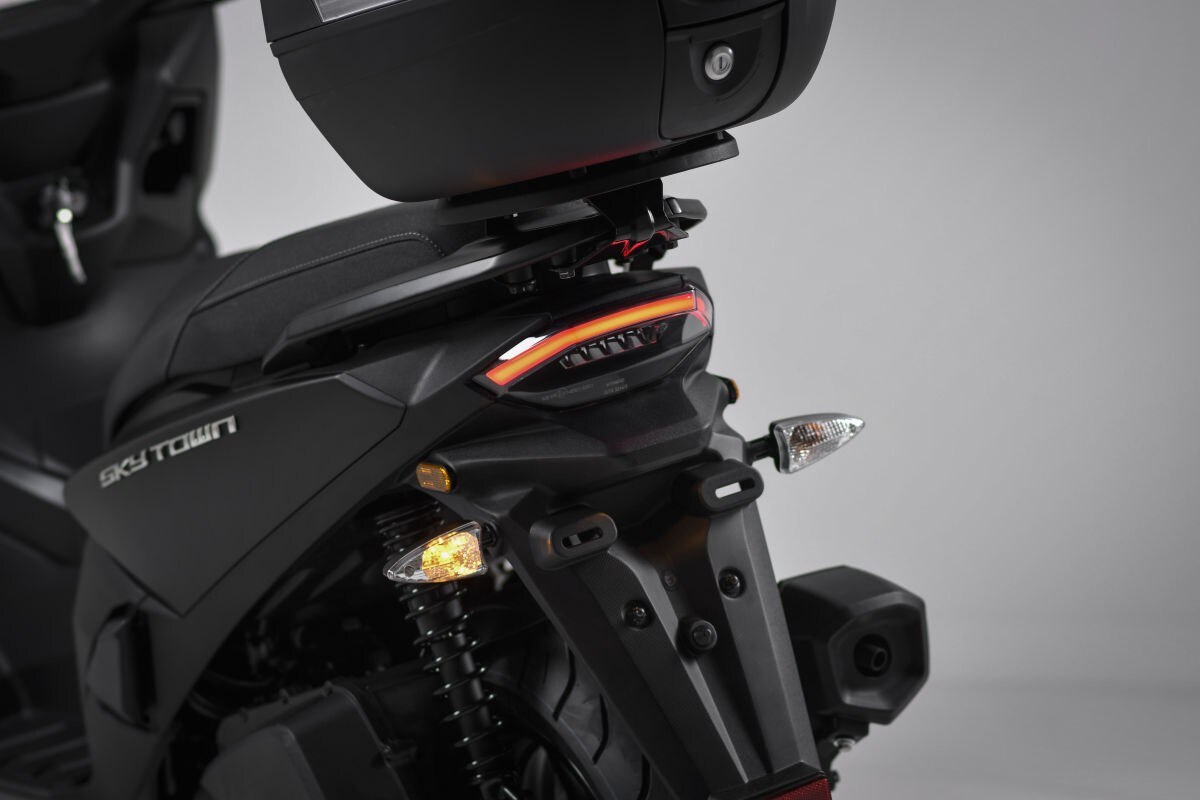  Kymco lancia il nuovo scooter Skytown 125